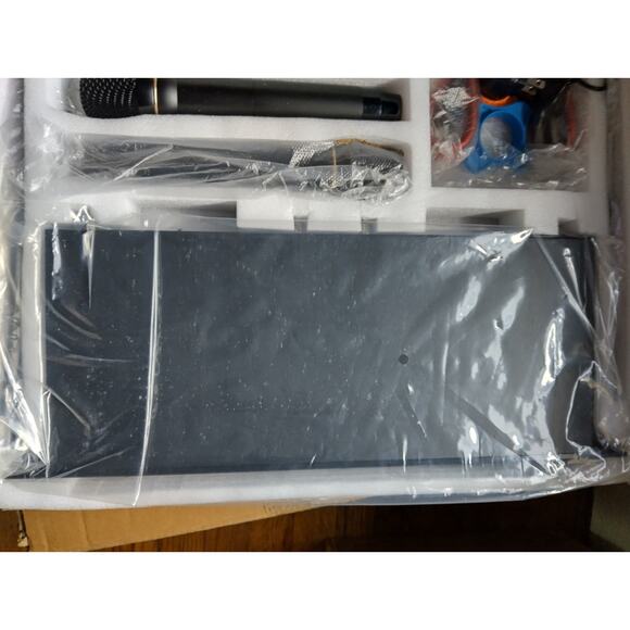 Vocal Artist UHF Wireless Microphone System, Brand New - Picture 9 of 10